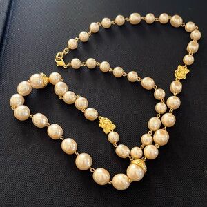 Vintage faux pearl necklace